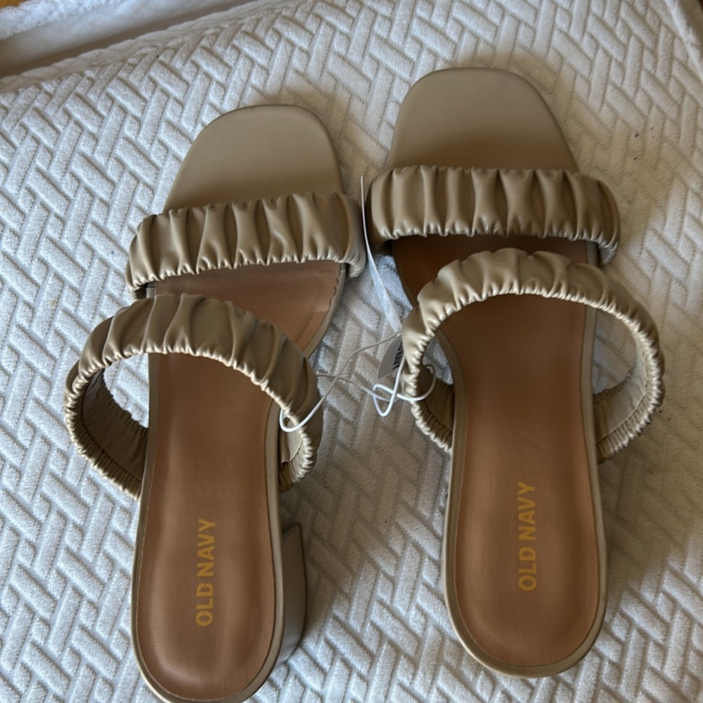 Old Navy Cream Ruched Sandals - Picture 3 of 6